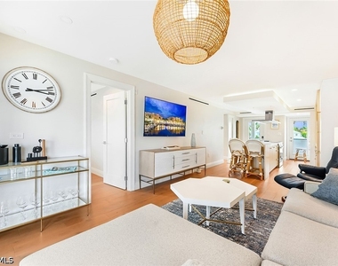 250 7th Avenue S - Photo Thumbnail 1