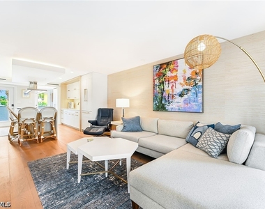 250 7th Avenue S - Photo Thumbnail 2