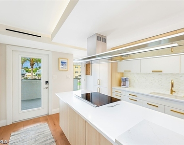 250 7th Avenue S - Photo Thumbnail 7