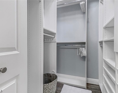410 Bayfront Place - Photo Thumbnail 14