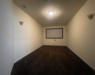 5366 Blue Mountain Lane - Photo Thumbnail 30