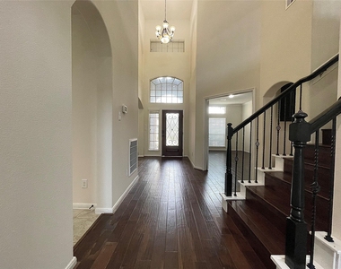 5366 Blue Mountain Lane - Photo Thumbnail 2