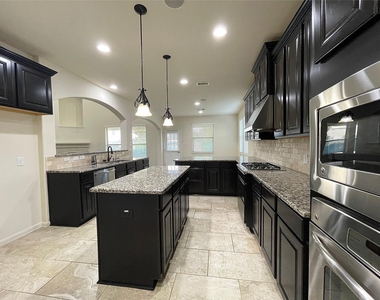 5366 Blue Mountain Lane - Photo Thumbnail 8