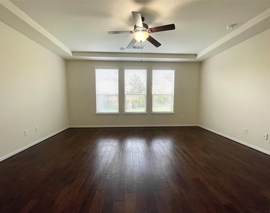 5366 Blue Mountain Lane - Photo Thumbnail 14