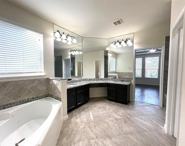 5366 Blue Mountain Lane - Photo Thumbnail 16