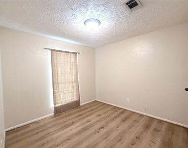 1318 Sand Stone Drive - Photo Thumbnail 13