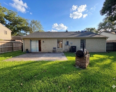 1318 Sand Stone Drive - Photo Thumbnail 20