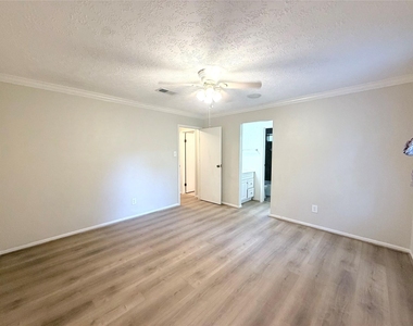 1318 Sand Stone Drive - Photo Thumbnail 9
