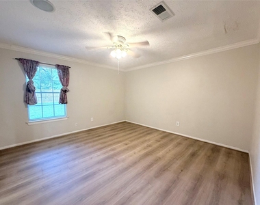 1318 Sand Stone Drive - Photo Thumbnail 8