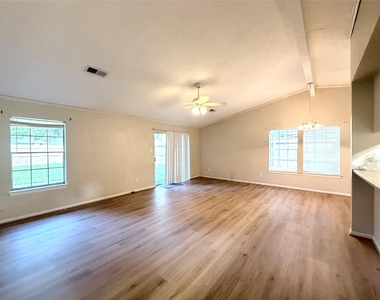 1318 Sand Stone Drive - Photo Thumbnail 2