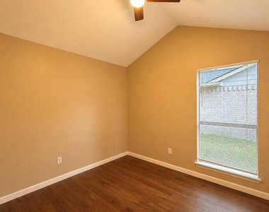 7310 Arista Drive - Photo Thumbnail 9
