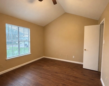 7310 Arista Drive - Photo Thumbnail 2