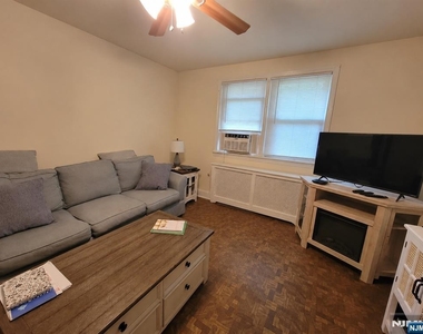 33 N Maple - Photo Thumbnail 4