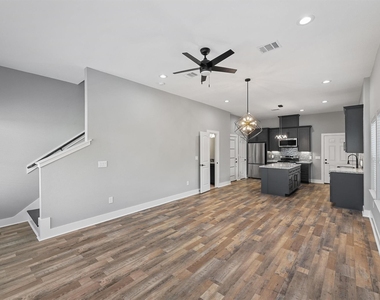 7704 Sealey Street - Photo Thumbnail 6
