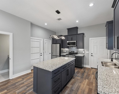 7704 Sealey Street - Photo Thumbnail 3
