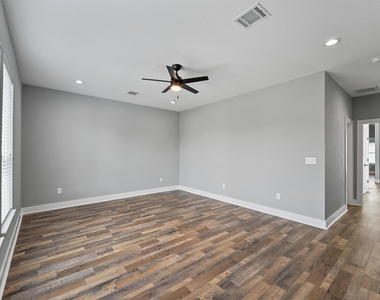 7704 Sealey Street - Photo Thumbnail 10