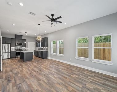7704 Sealey Street - Photo Thumbnail 5