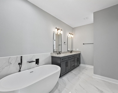 7704 Sealey Street - Photo Thumbnail 11