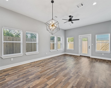 7704 Sealey Street - Photo Thumbnail 7