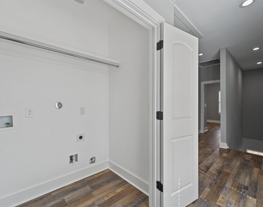 7704 Sealey Street - Photo Thumbnail 16