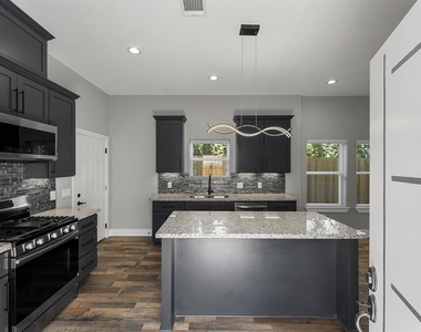 7704 Sealey Street - Photo Thumbnail 1