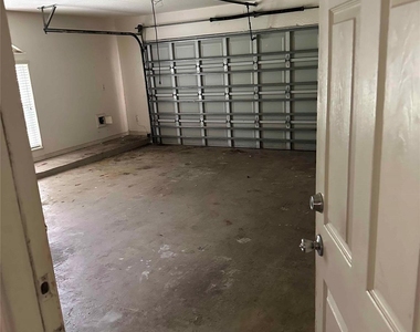 1104 Hidden Oaks Street - Photo Thumbnail 19