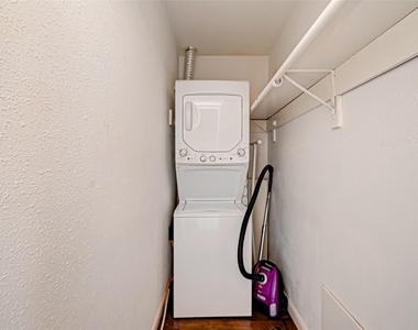 2121 Fountain View Drive - Photo Thumbnail 27