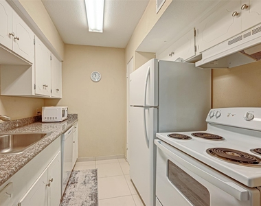 2121 Fountain View Drive - Photo Thumbnail 13