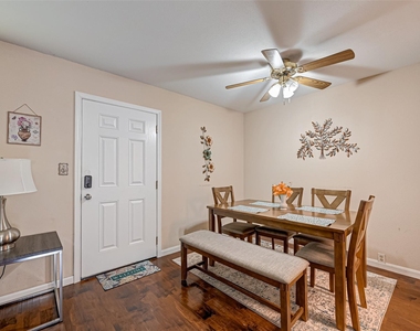 2121 Fountain View Drive - Photo Thumbnail 2