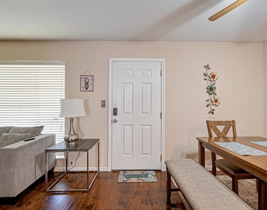 2121 Fountain View Drive - Photo Thumbnail 3