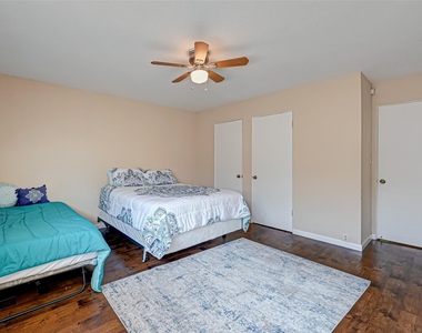 2121 Fountain View Drive - Photo Thumbnail 21