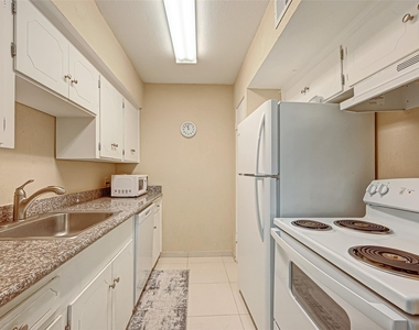 2121 Fountain View Drive - Photo Thumbnail 12