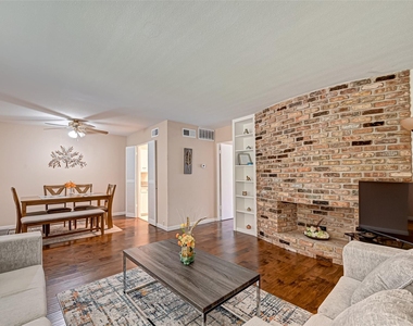2121 Fountain View Drive - Photo Thumbnail 11