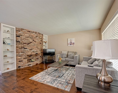 2121 Fountain View Drive - Photo Thumbnail 9