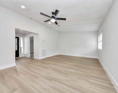 7427 Willow Oak Drive - Photo Thumbnail 20
