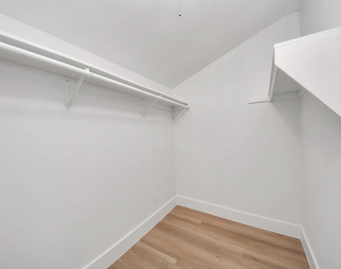 7427 Willow Oak Drive - Photo Thumbnail 9