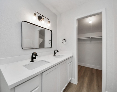 7427 Willow Oak Drive - Photo Thumbnail 8