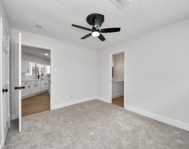 7427 Willow Oak Drive - Photo Thumbnail 31