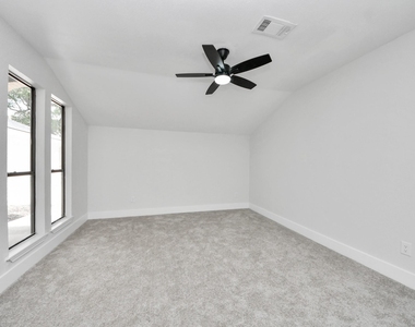 7427 Willow Oak Drive - Photo Thumbnail 6