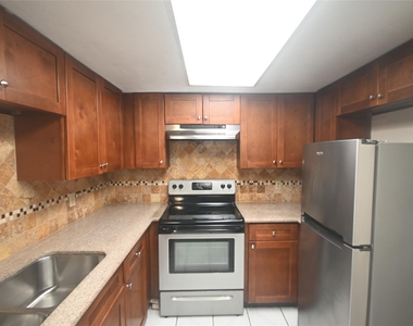 8314 La Roche Lane - Photo Thumbnail 8