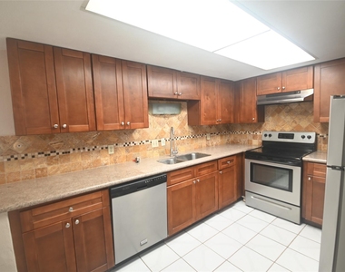 8314 La Roche Lane - Photo Thumbnail 7