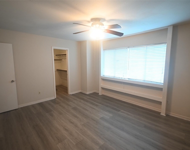 8314 La Roche Lane - Photo Thumbnail 16