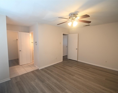 8314 La Roche Lane - Photo Thumbnail 12