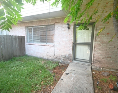 8314 La Roche Lane - Photo Thumbnail 1