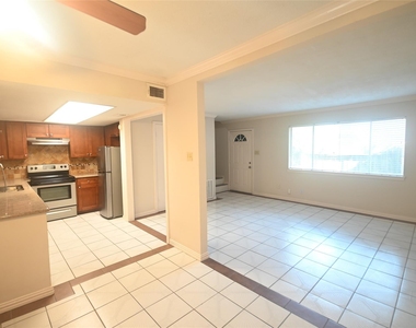 8314 La Roche Lane - Photo Thumbnail 4