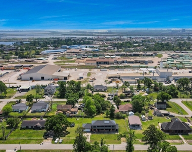 17018 Water Oak Drive - Photo Thumbnail 45