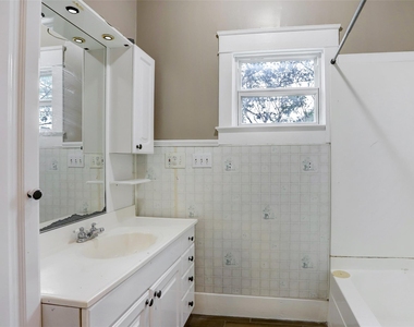 1207 N Meyer Street - Photo Thumbnail 10