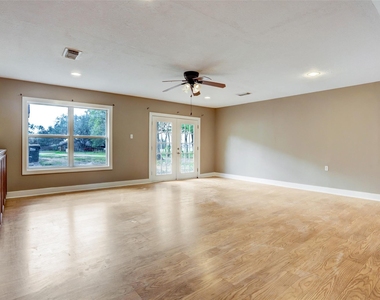 1207 N Meyer Street - Photo Thumbnail 7