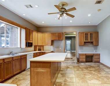1207 N Meyer Street - Photo Thumbnail 6
