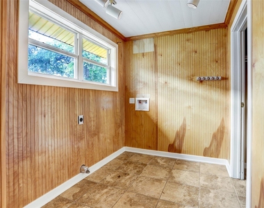 1207 N Meyer Street - Photo Thumbnail 8